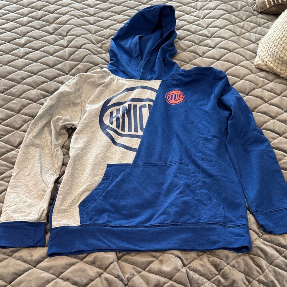 Boys SZ L NBA NY Knicks Blue and Gray Hoodie